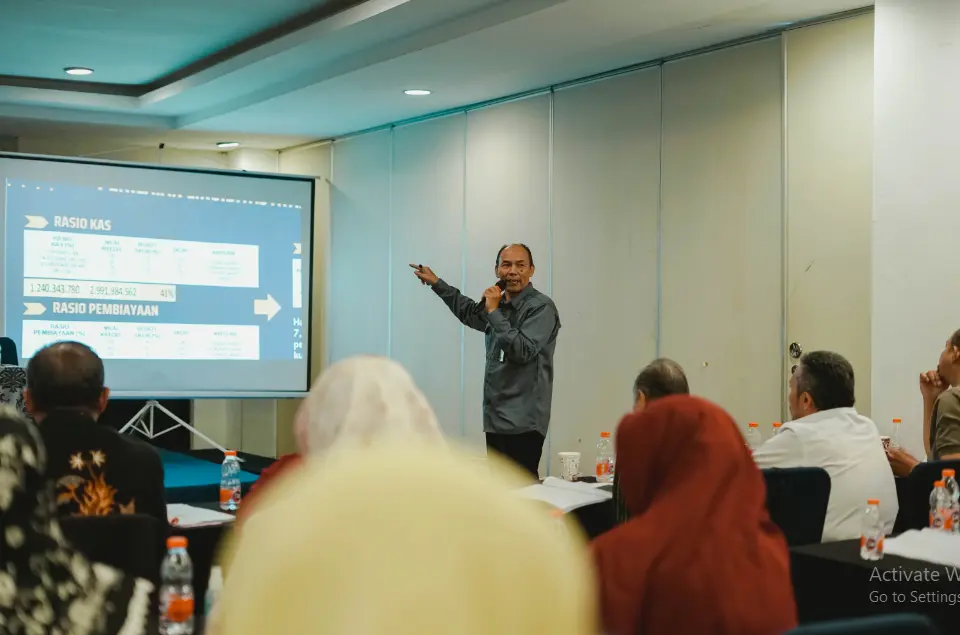 Menghadapi peraturan perpajakan yang kompleks dan terus berubah bisa menjadi tantangan besar bagi pengusaha dan perusahaan di Bandung. Kesalahan dalam pelaporan pajak dapat berakibat pada denda, pemeriksaan, atau bahkan sanksi hukum. Konsultan Pajak Bandung hadir sebagai mitra profesional yang membantu Anda mengelola kewajiban perpajakan dengan tepat, efisien, dan sesuai peraturan yang berlaku.